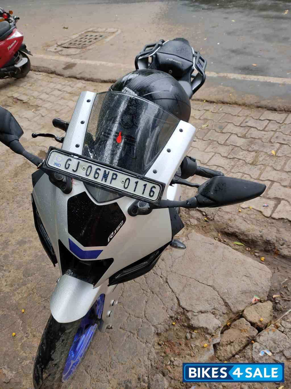 Silver Black Yamaha R15 V4 Silver Black Yamaha R15 V4