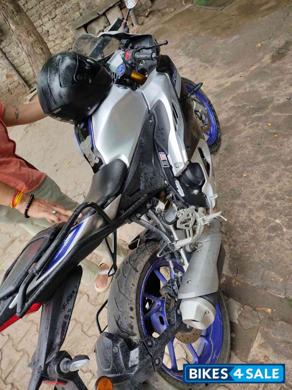 Silver Black Yamaha R15 V4 Silver Black Yamaha R15 V4