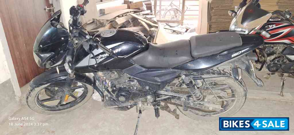 Black Bajaj Pulsar 150 Twin Disc BS6