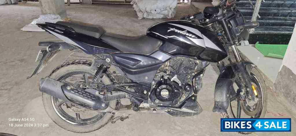 Black Bajaj Pulsar 150 Twin Disc BS6