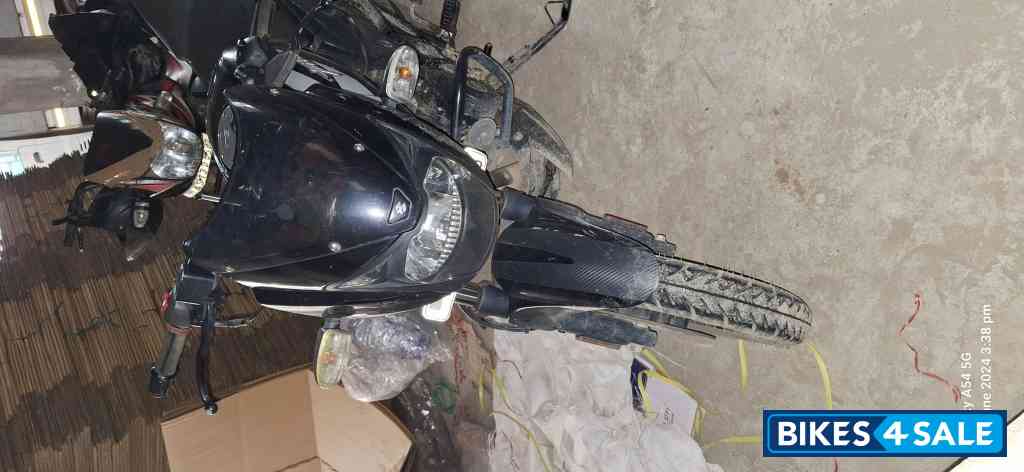Black Bajaj Pulsar 150 Twin Disc BS6