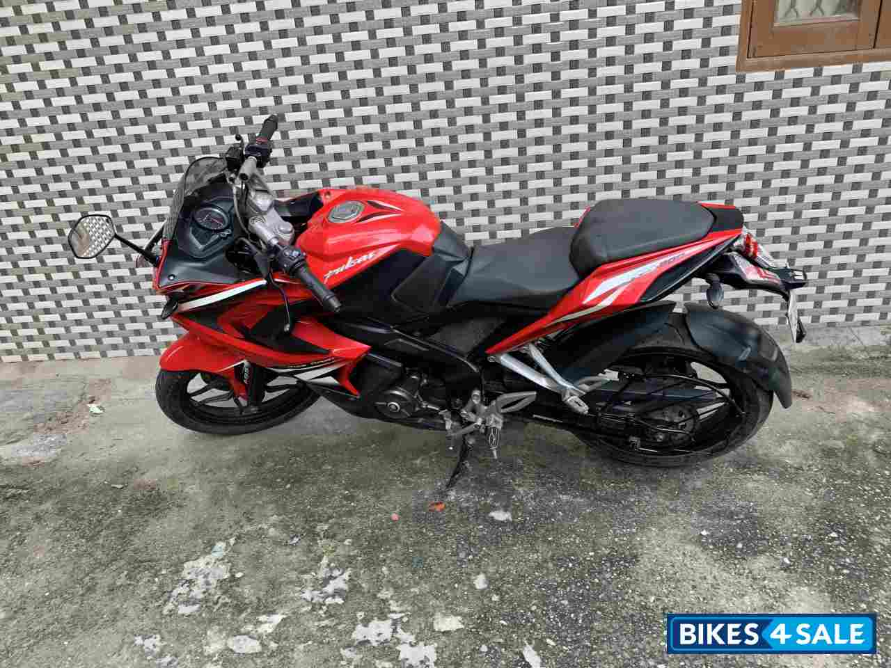 Red Bajaj Pulsar RS 200 ABS