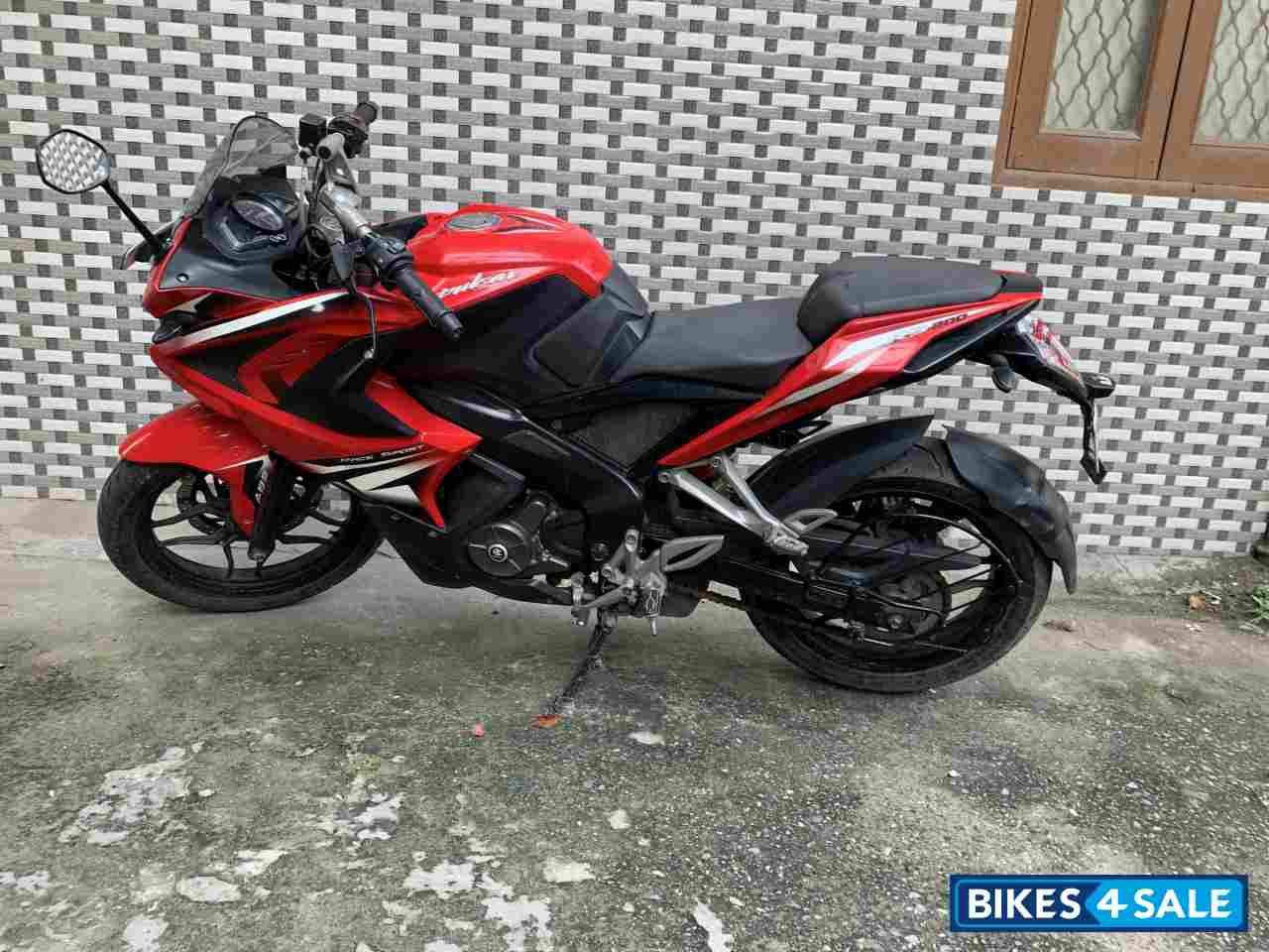 Red Bajaj Pulsar RS 200 ABS