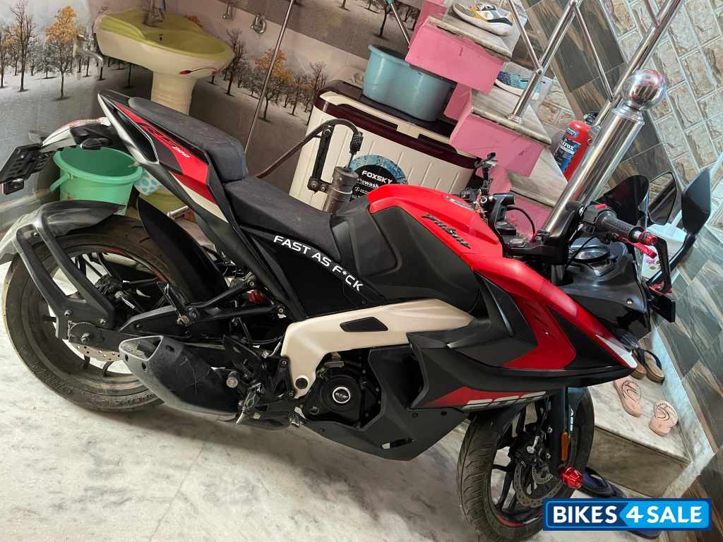 Red Bajaj Pulsar RS 200 BS6