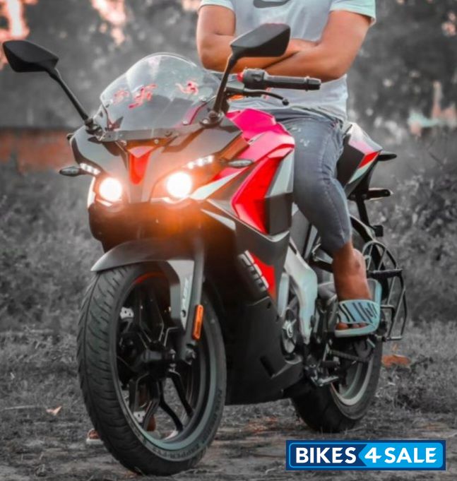 Red Bajaj Pulsar RS 200 BS6