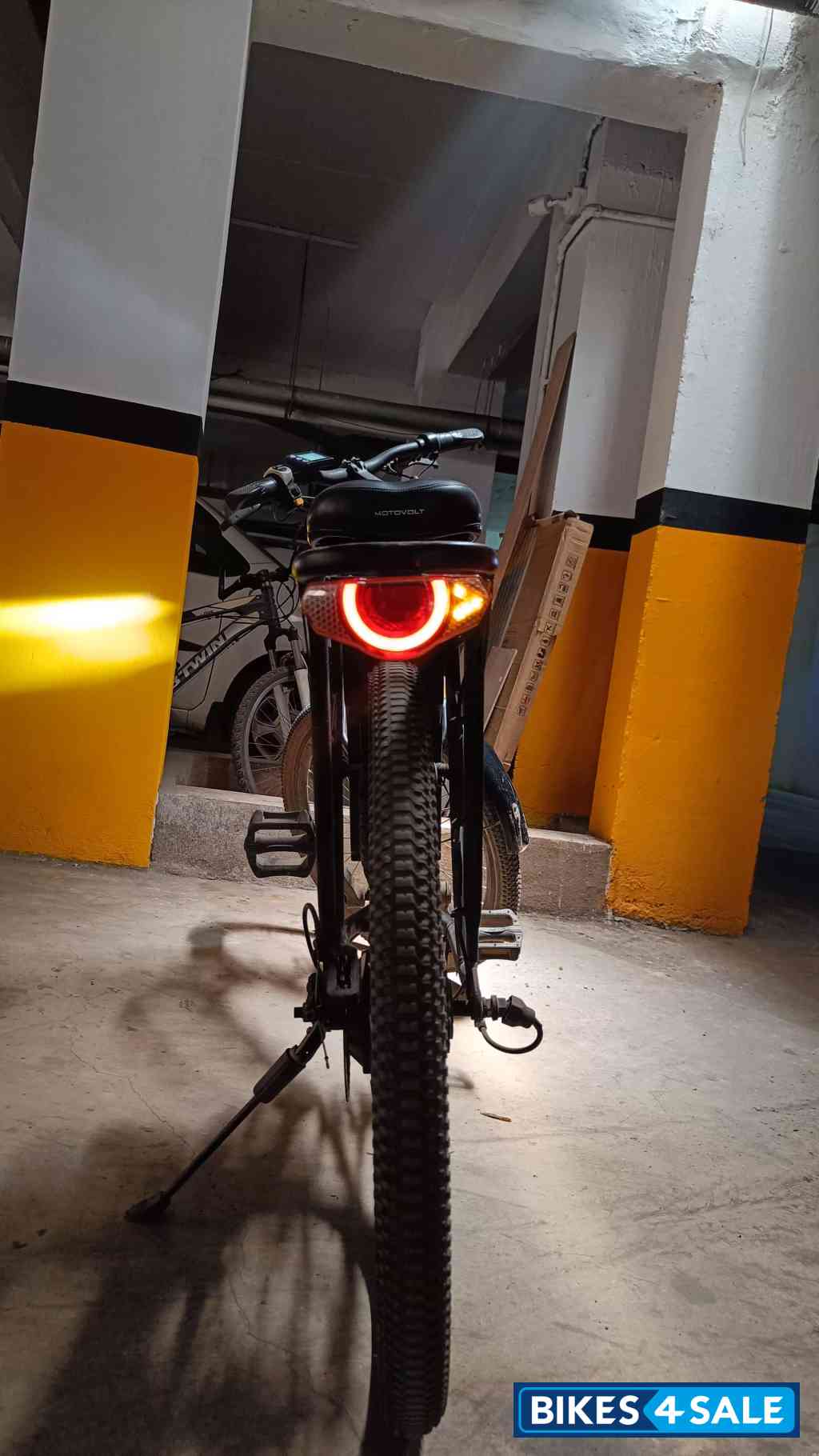 Black Motovolt Hum Black Motovolt Hum