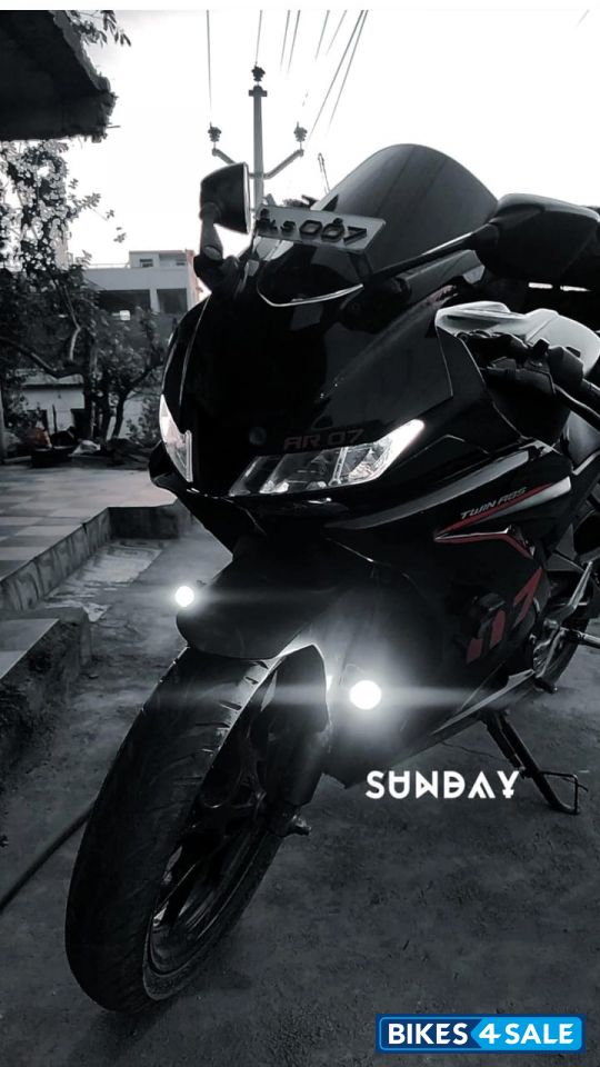 Black Yamaha YZF R15 V3 Black Yamaha YZF R15 V3