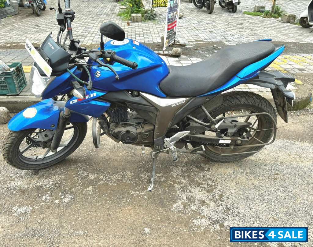 Blue Suzuki Gixxer 150