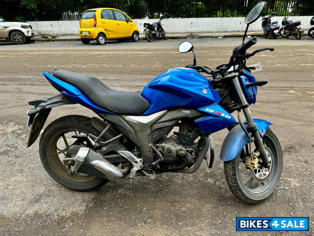 Blue Suzuki Gixxer 150