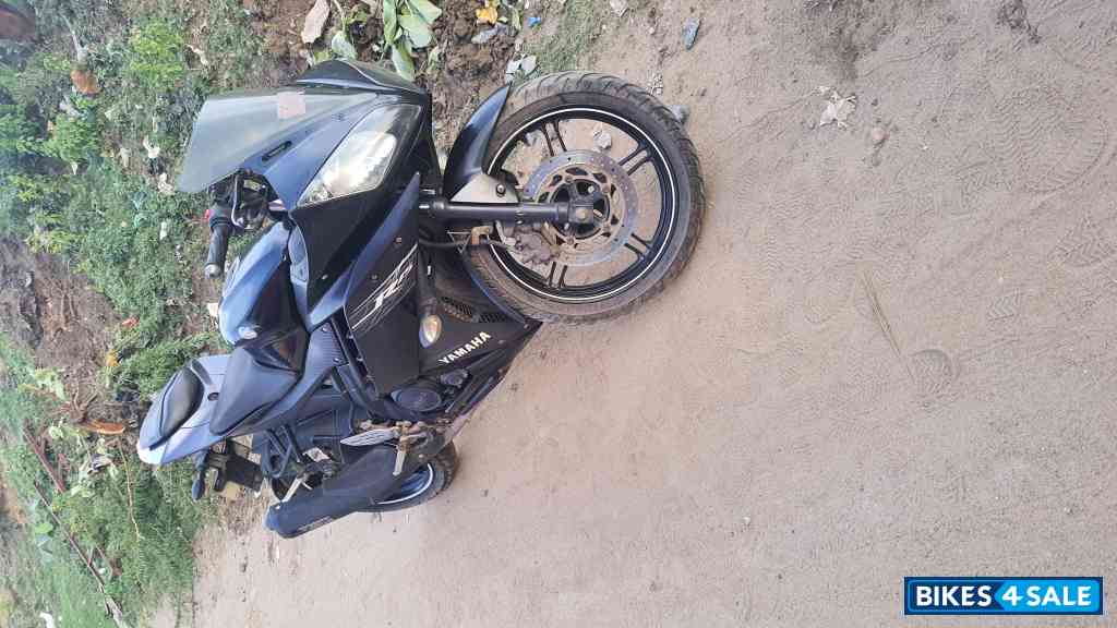 Black Yamaha YZF R15 V2