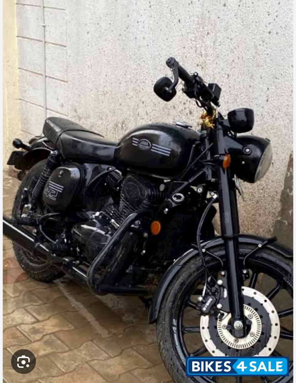 Jawa 42 Bobber Black Mirror