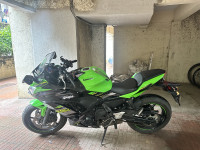 Green-black Kawasaki Ninja 650R