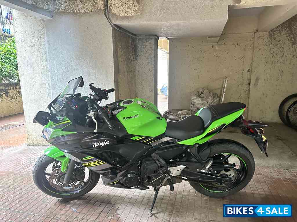 Green-black Kawasaki Ninja 650R