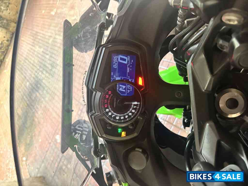 Green-black Kawasaki Ninja 650R