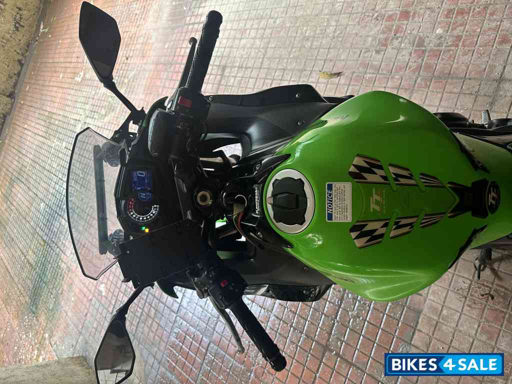 Green-black Kawasaki Ninja 650R