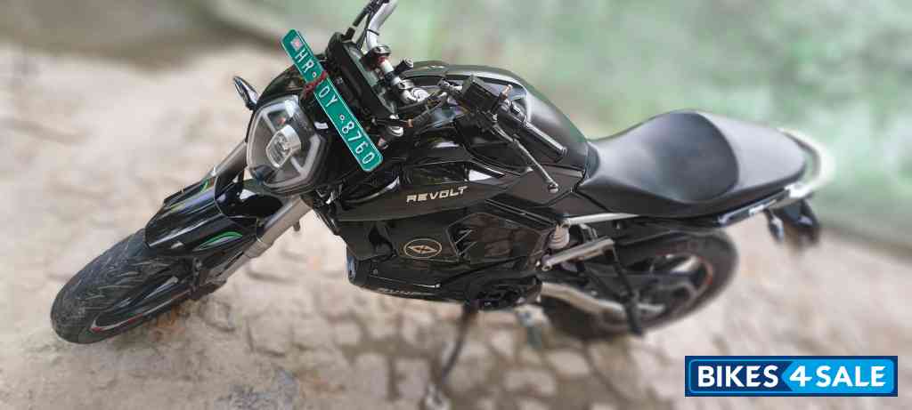 Revolt RV400 Stealth Black Limited Edition