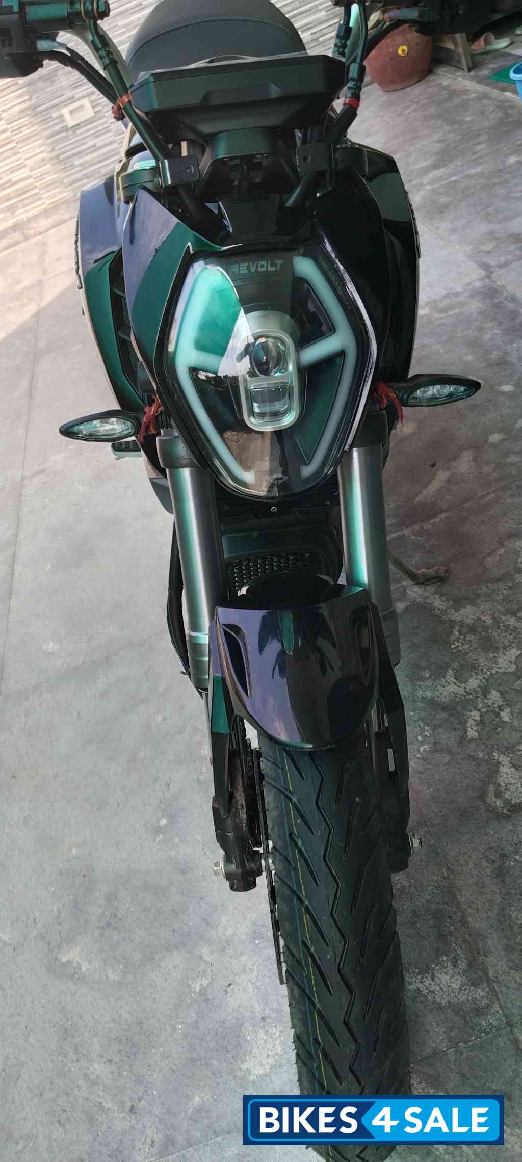 Revolt RV400 Stealth Black Limited Edition