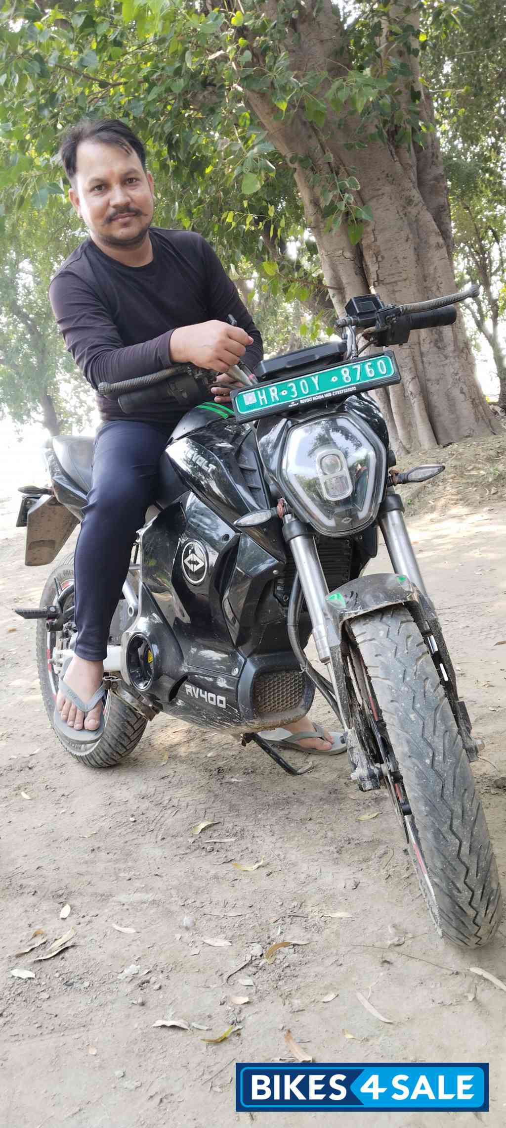 Revolt RV400 Stealth Black Limited Edition