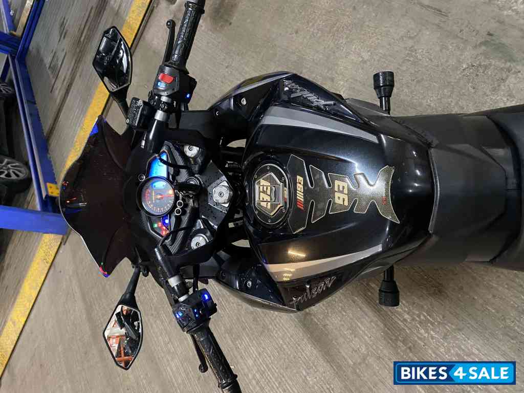 Black Bajaj Pulsar RS 200 BS6