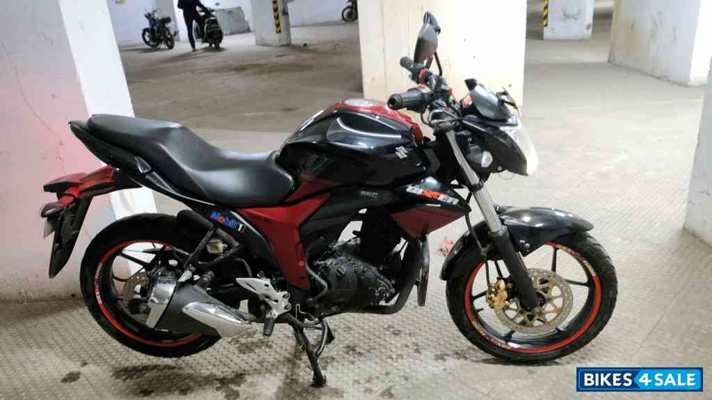 Black + Red Suzuki Gixxer ABS