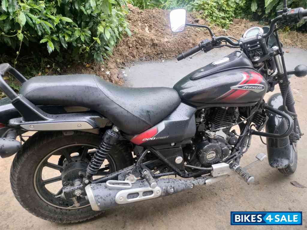 Bajaj Avenger Street 220