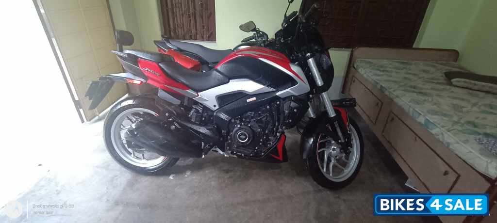 Red Bajaj Dominar 250 2022