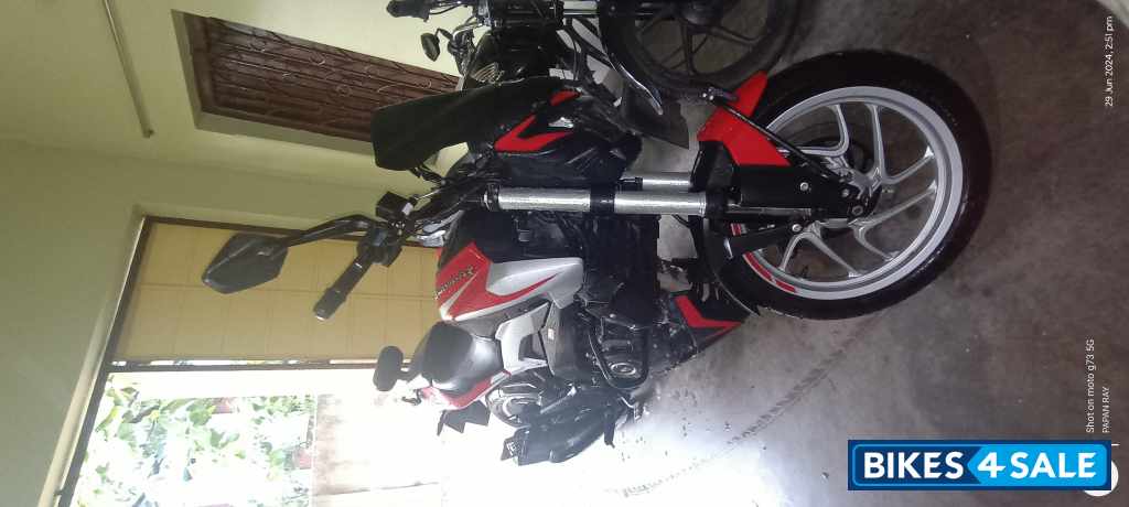 Red Bajaj Dominar 250 2022
