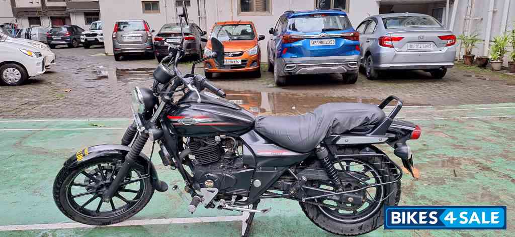 Bajaj Avenger Street 220
