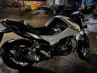 White Hero Xtreme 160R