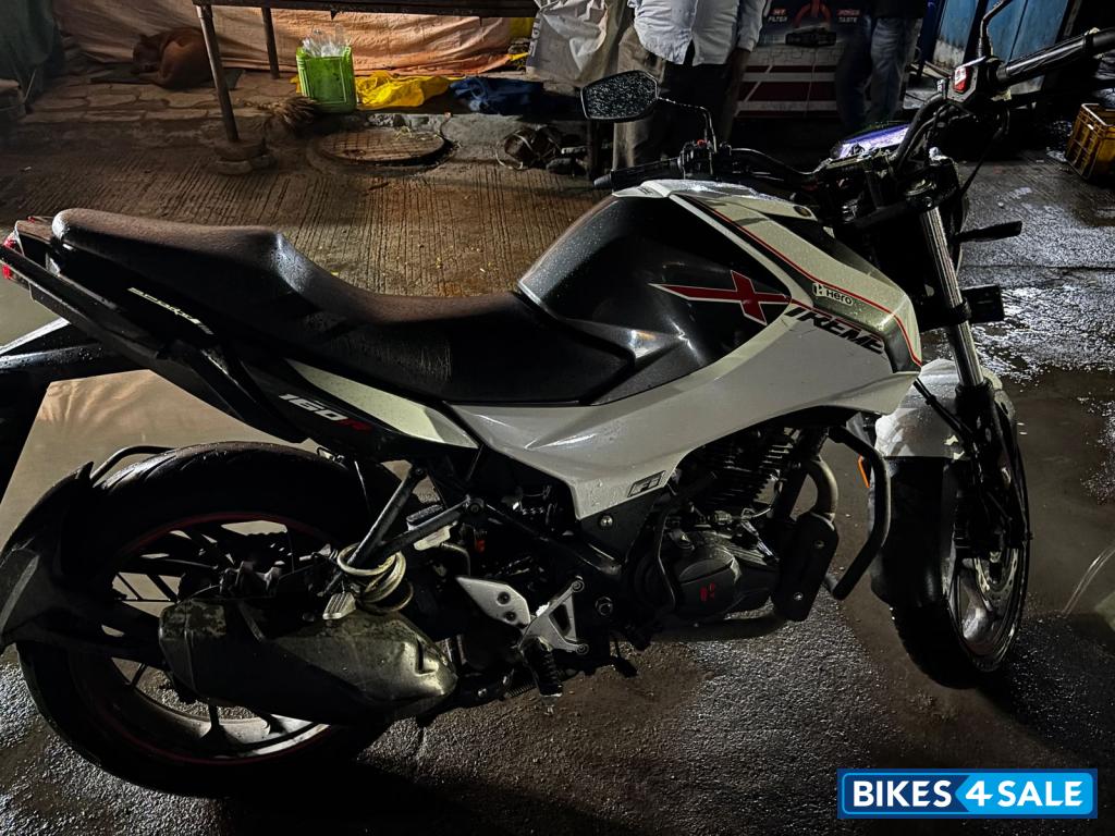 White Hero Xtreme 160R