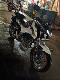 White Hero Xtreme 160R