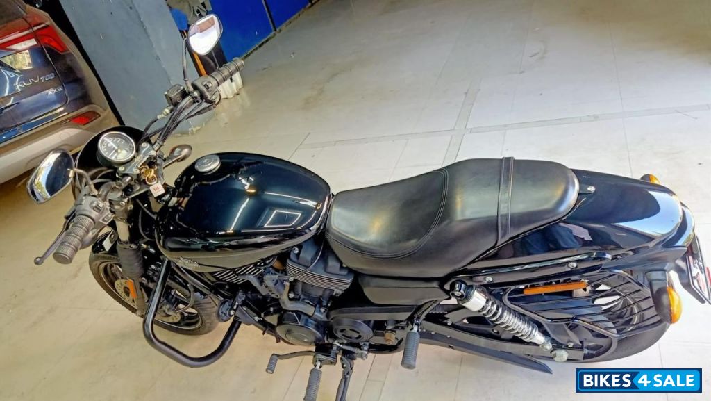 Vivid Black Harley Davidson Street 750