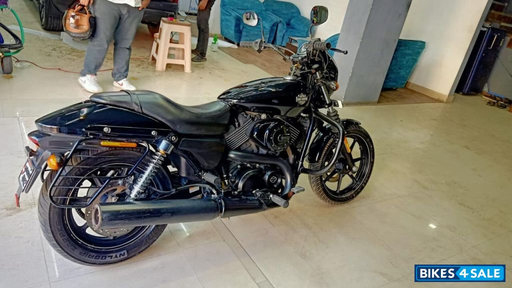 Vivid Black Harley Davidson Street 750