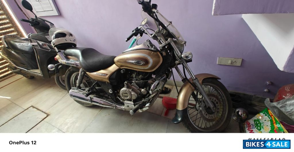 Beige Bajaj Avenger Cruise 220