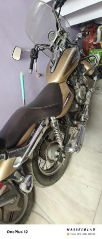 Beige Bajaj Avenger Cruise 220