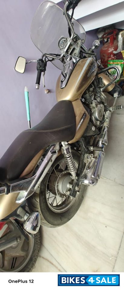 Beige Bajaj Avenger Cruise 220