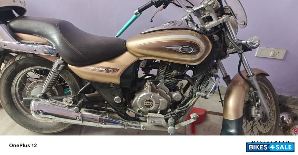 Beige Bajaj Avenger Cruise 220