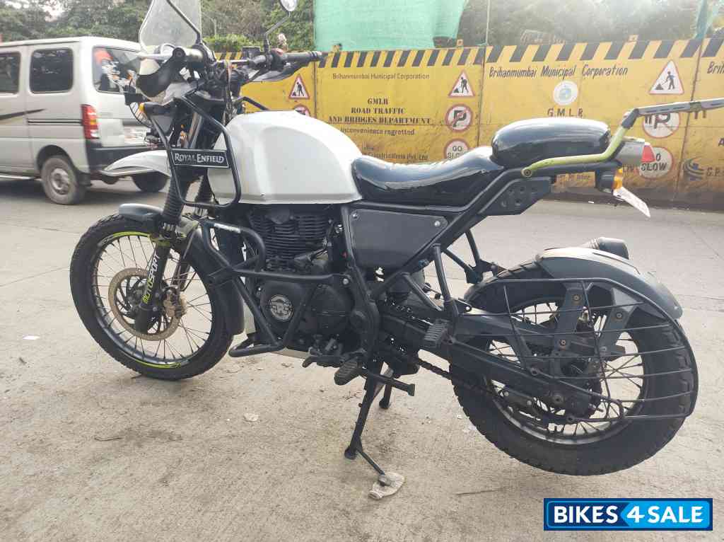 White Royal Enfield Himalayan White Royal Enfield Himalayan