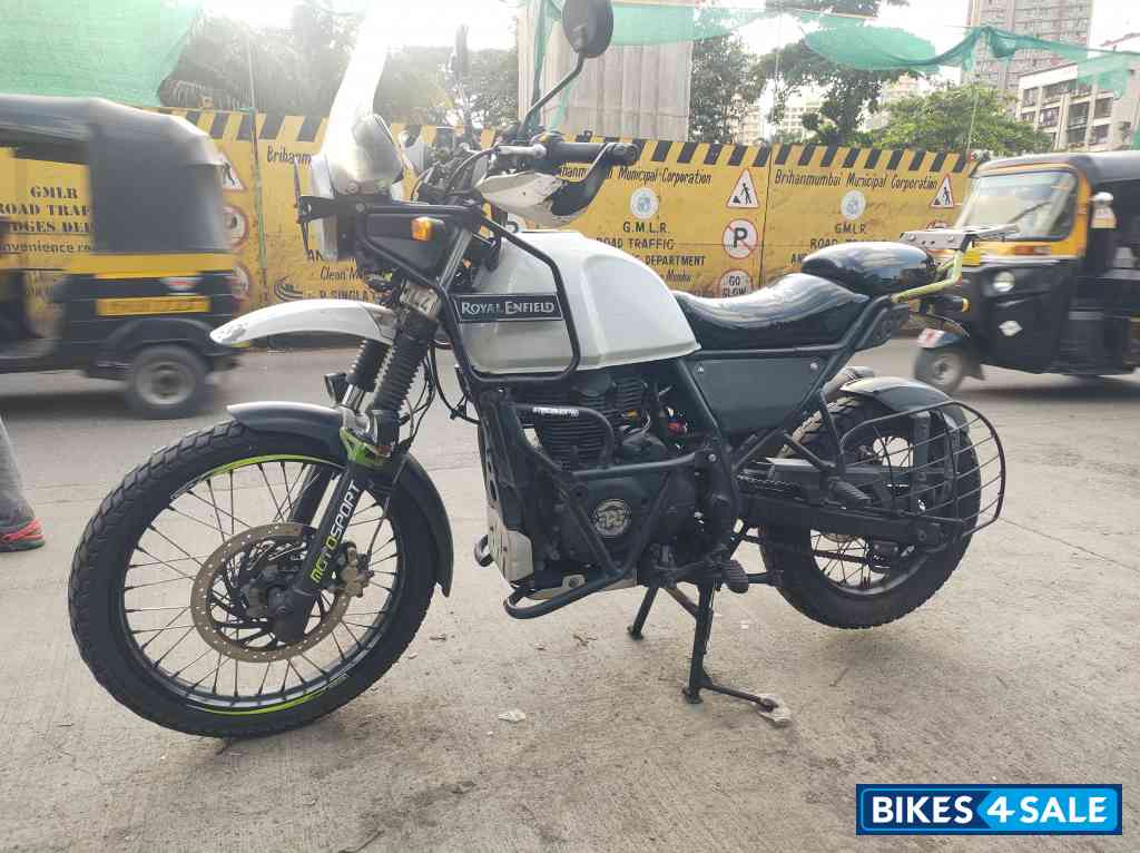 White Royal Enfield Himalayan White Royal Enfield Himalayan