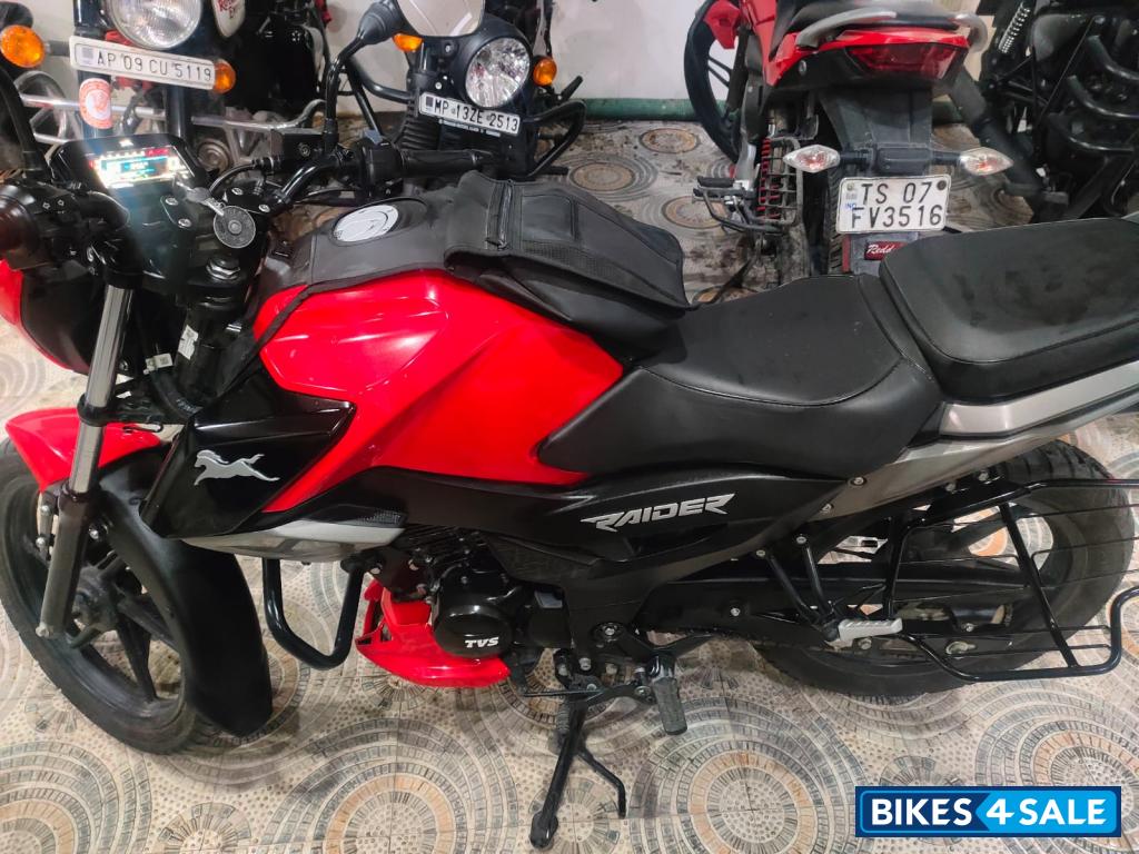 TVS Raider Split Seat TVS Raider Split Seat