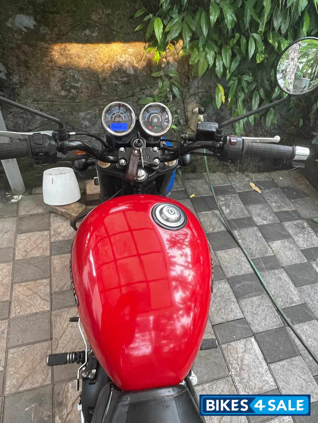 Red Royal Enfield Thunderbird X 350