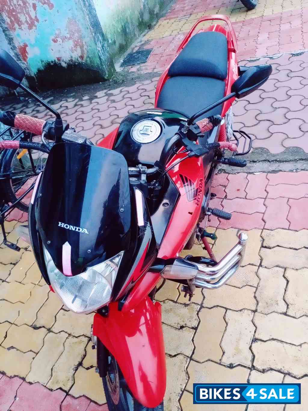 Red Honda CBF Stunner