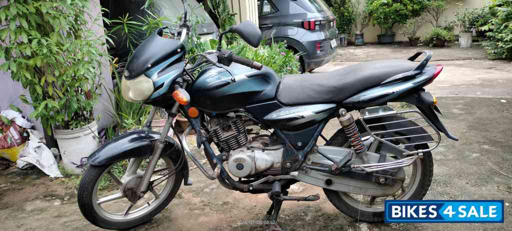 Black Bajaj Discover 125M