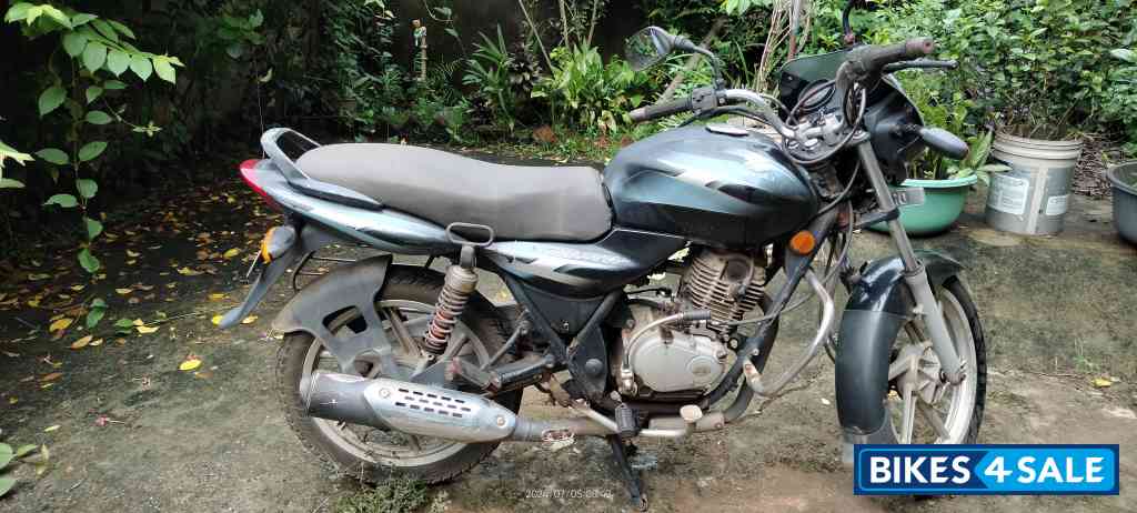 Black Bajaj Discover 125M