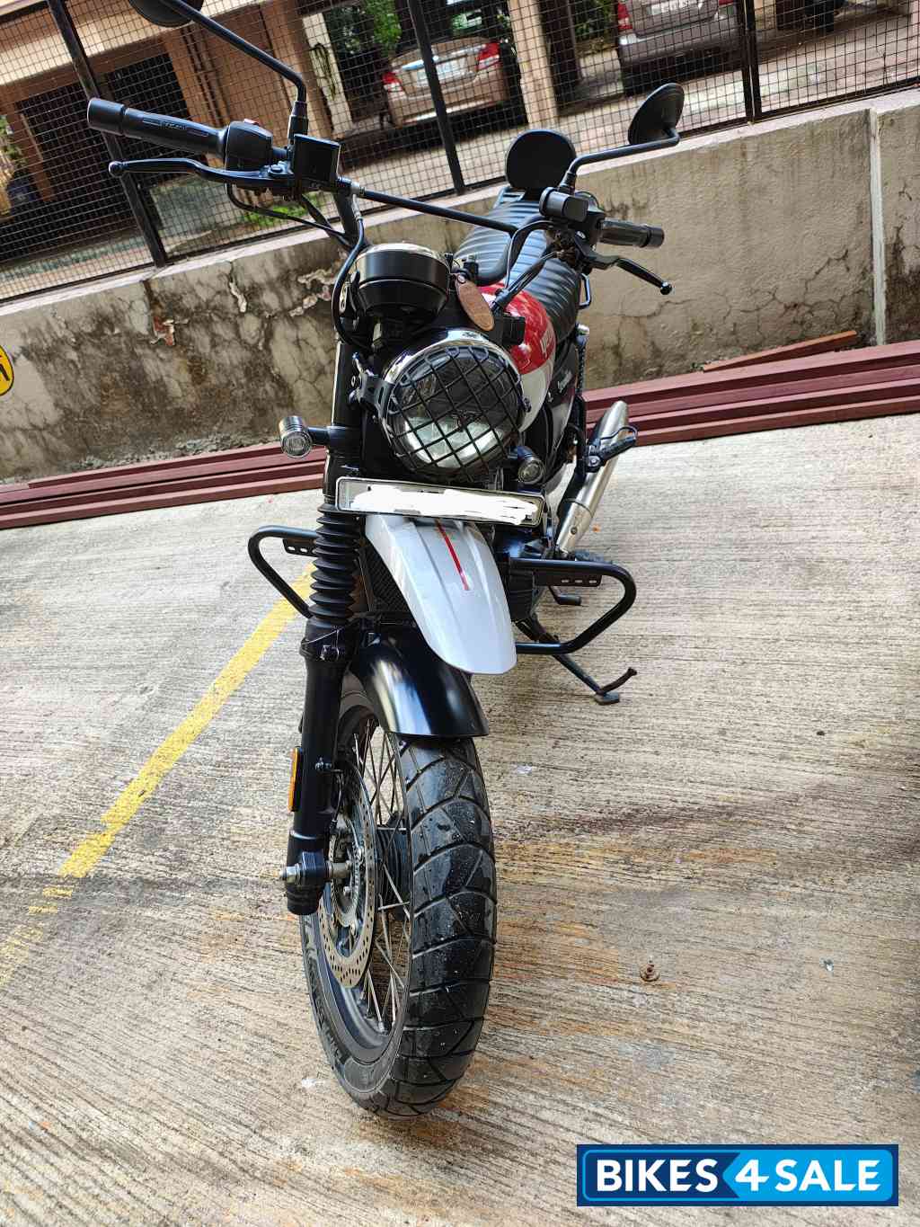 Yezdi Scrambler Dual Tone
