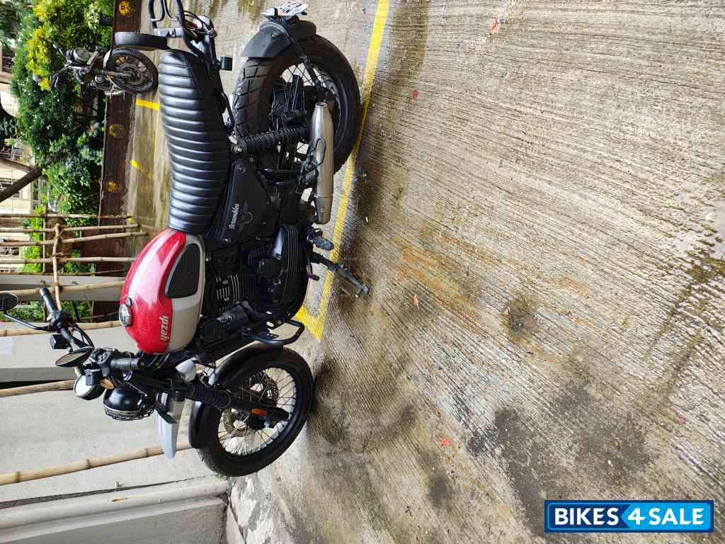 Yezdi Scrambler Dual Tone