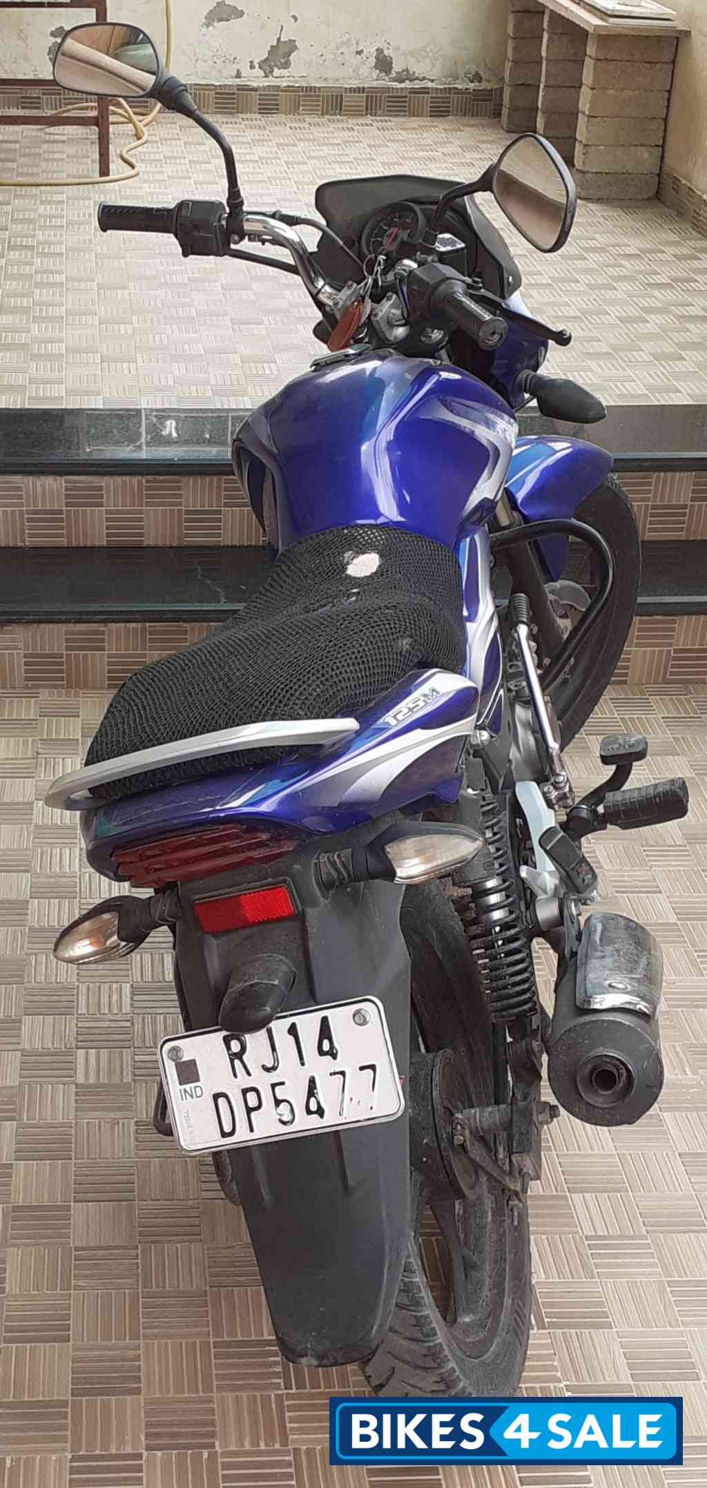 Dazzling Blue Bajaj Discover 125M