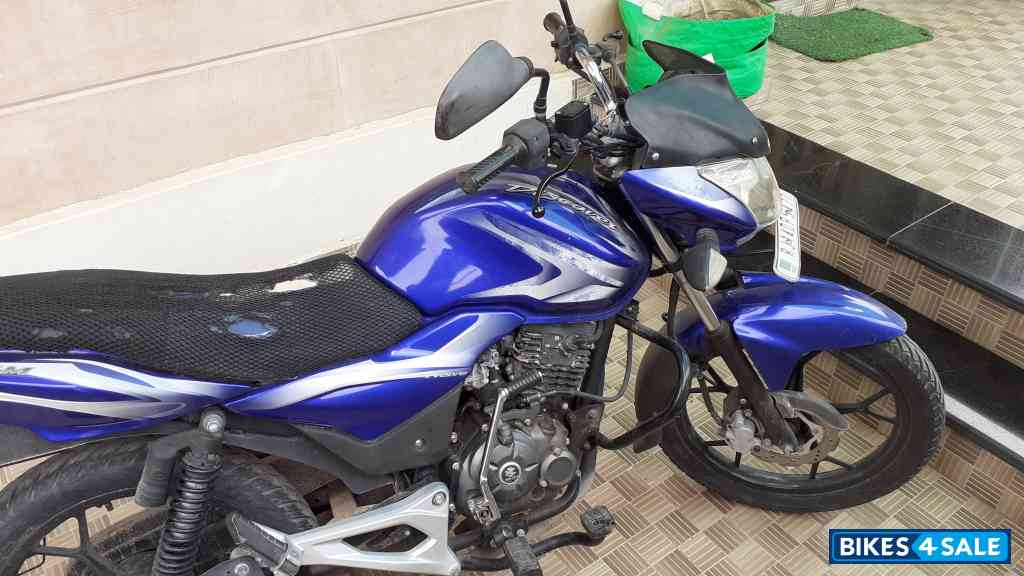 Dazzling Blue Bajaj Discover 125M