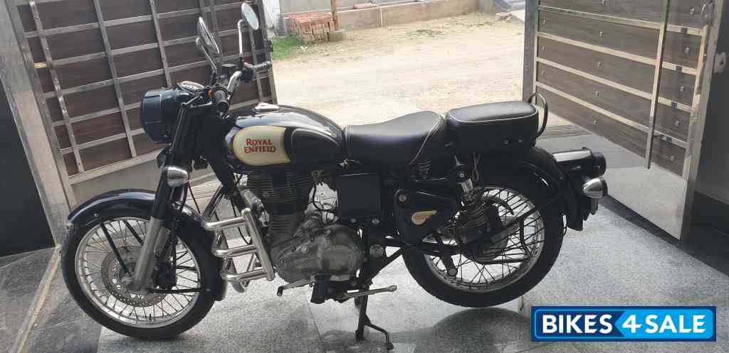 Black Royal Enfield Classic 350