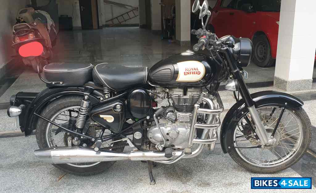 Black Royal Enfield Classic 350